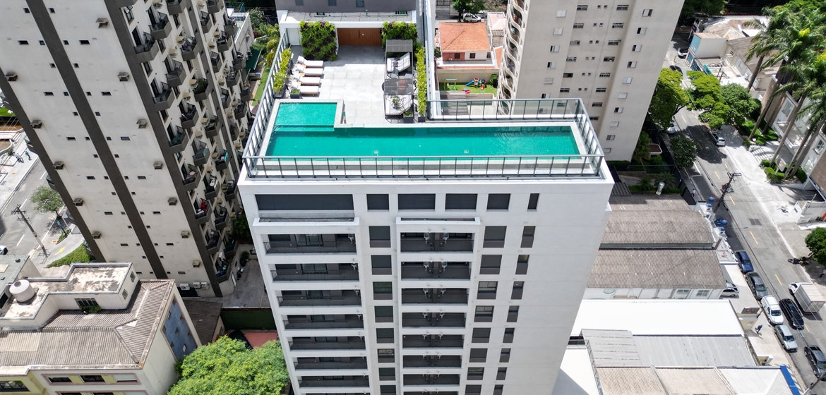 Piscina com Solarium na Cobertura - Apartamento em Moema, São Paulo