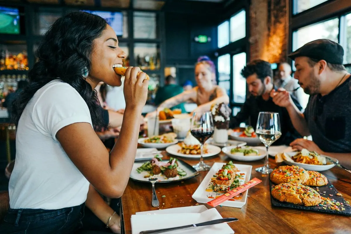 Pessoas em restaurantes no Ipiranga